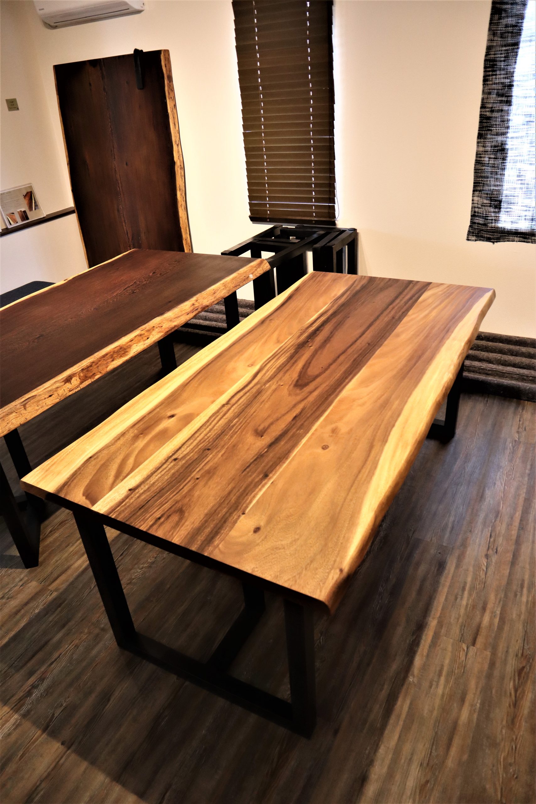 新作入荷新品】 一枚板 ダイニングテーブル モンキーポッド 180cm 座卓 兼用 無垢 4人用