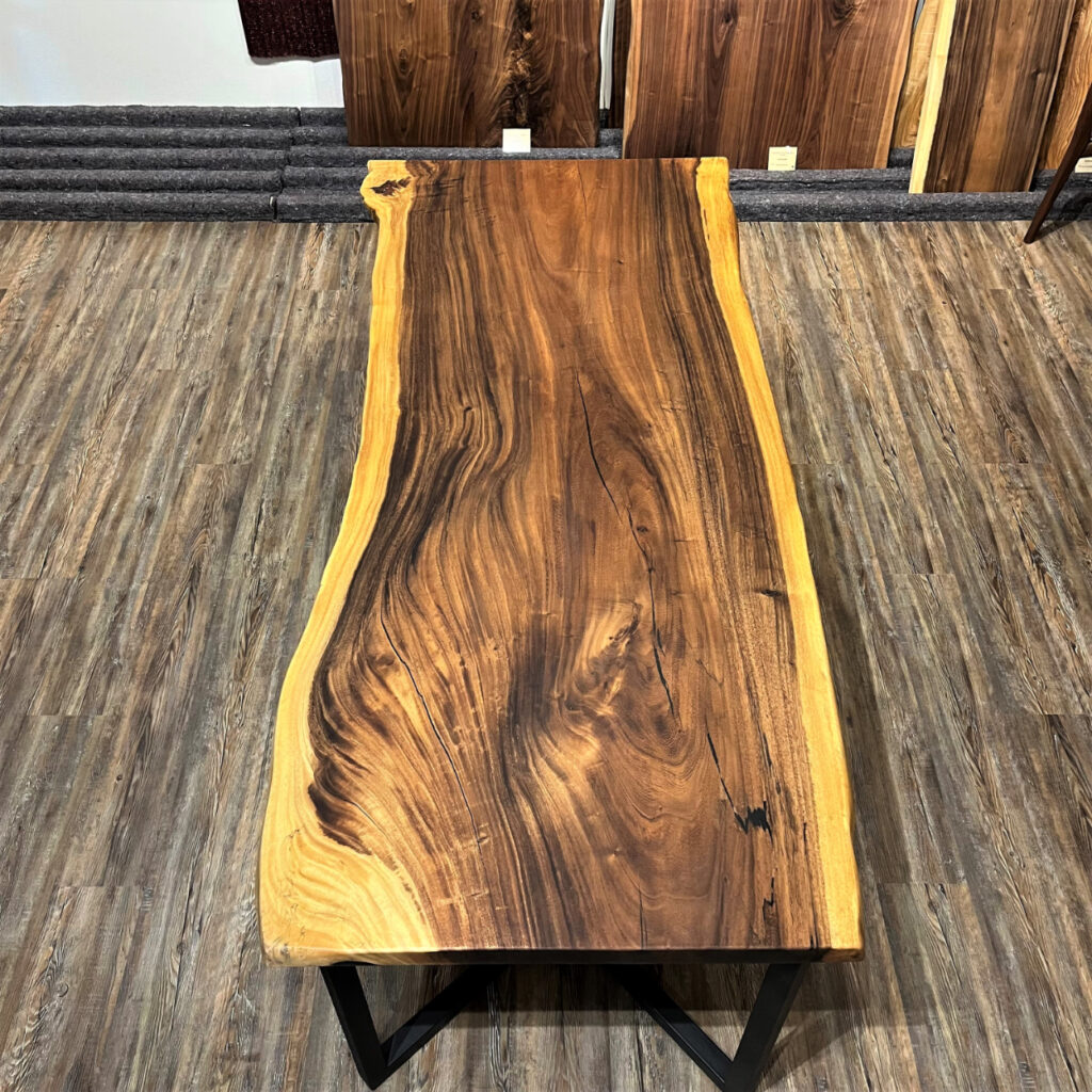 札幌の家具、インテリアの店、Ties interiorです。モンキーポッド一枚板のご紹介。 | タイズ インテリア 札幌の家具販売 一枚板テーブル ・ソファ