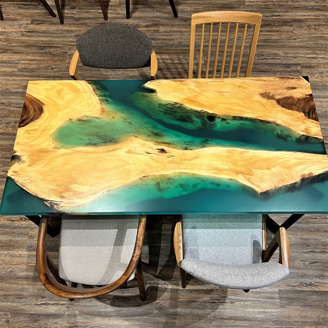 札幌の家具、インテリアの店、Ties interiorです。レジンテーブルのご  